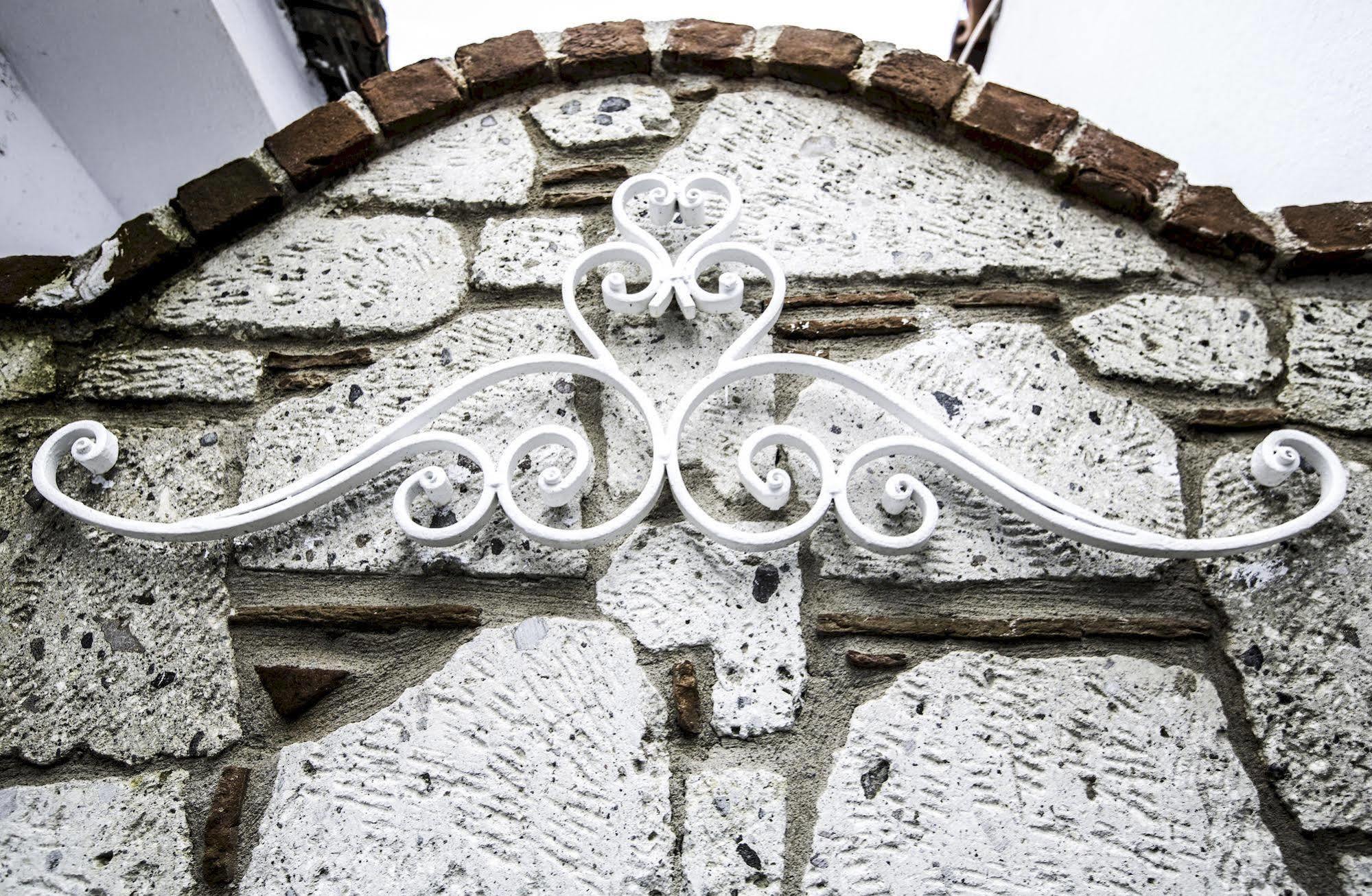 The White Hotel Алакати Екстериор снимка