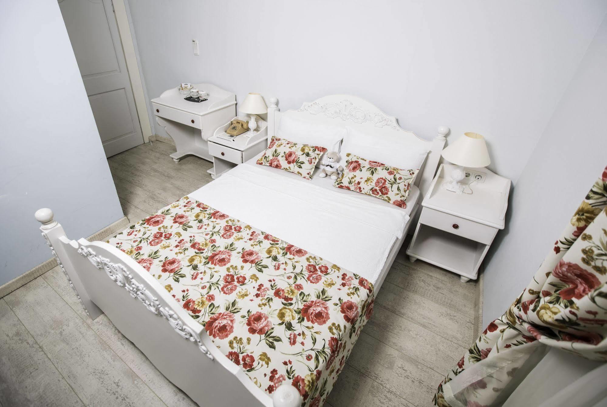 The White Hotel Алакати Екстериор снимка