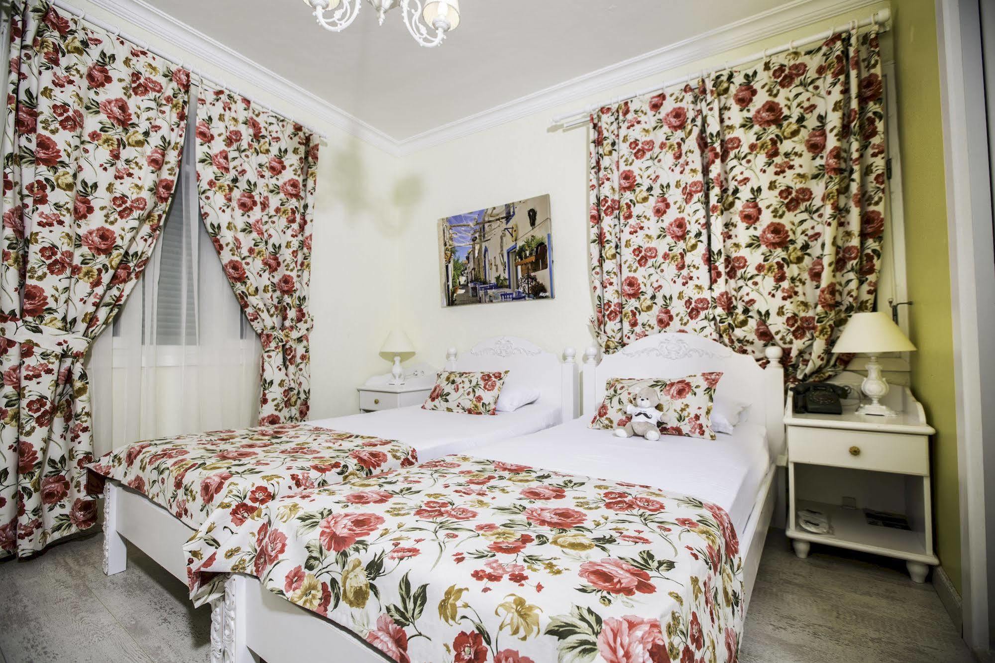 The White Hotel Алакати Екстериор снимка