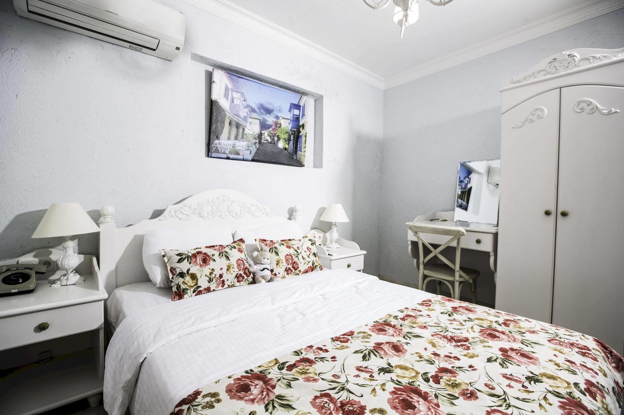 The White Hotel Алакати Екстериор снимка