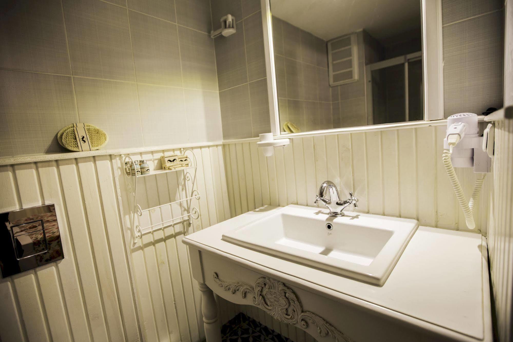 The White Hotel Алакати Екстериор снимка