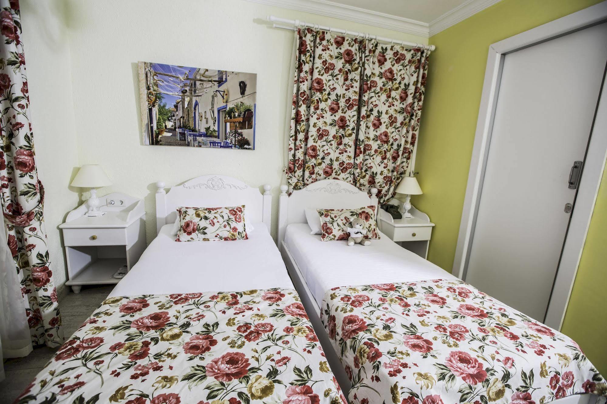 The White Hotel Алакати Екстериор снимка