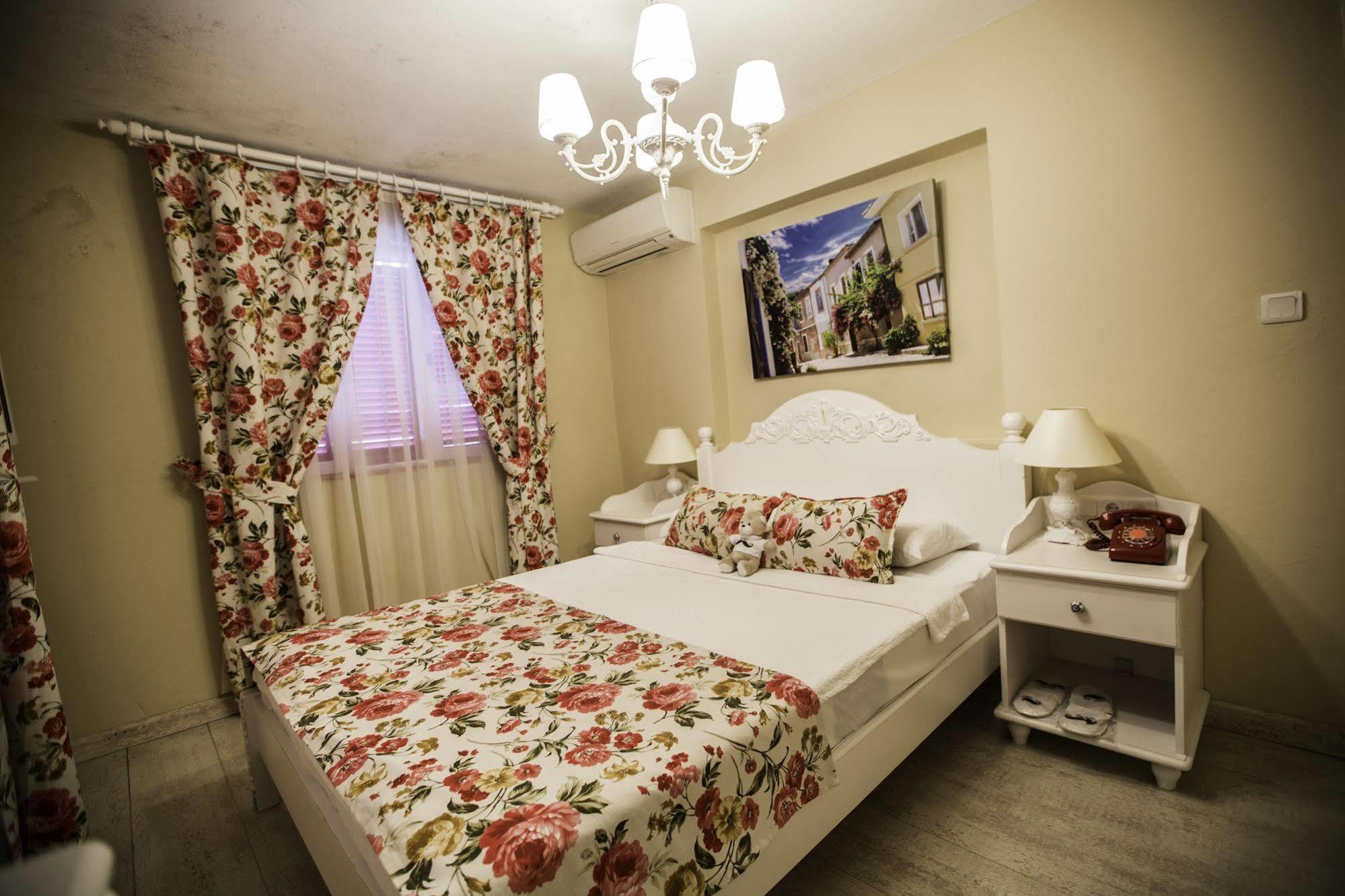 The White Hotel Алакати Екстериор снимка
