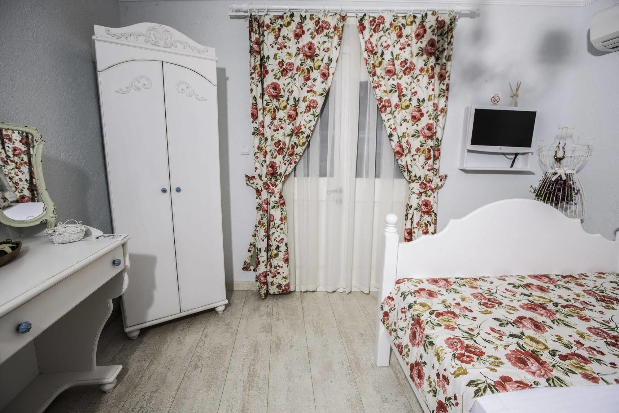 The White Hotel Алакати Екстериор снимка