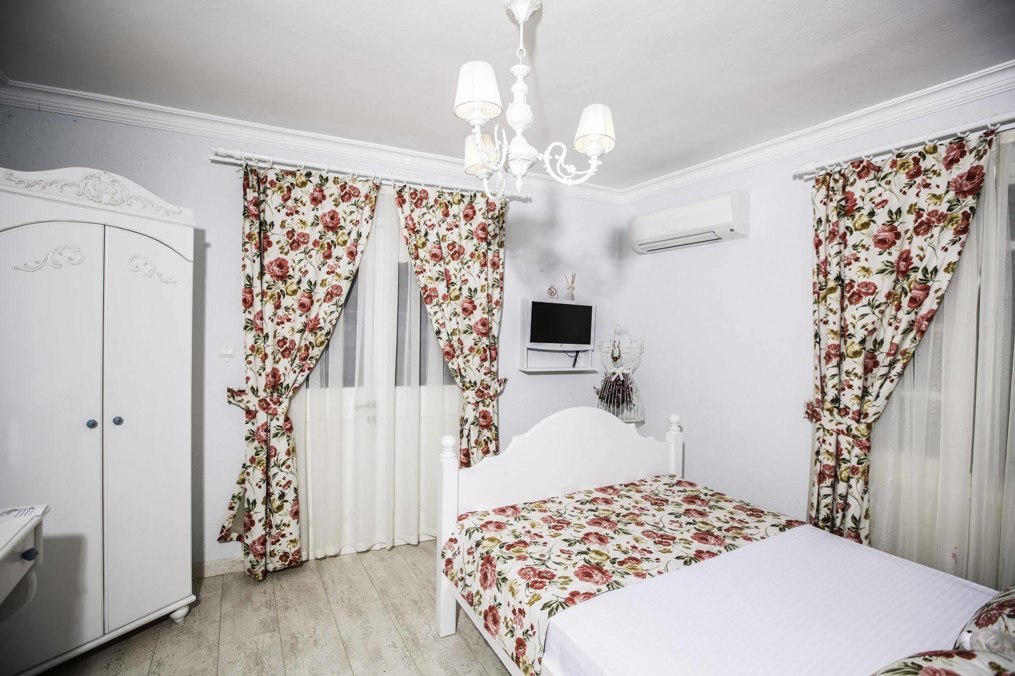 The White Hotel Алакати Екстериор снимка